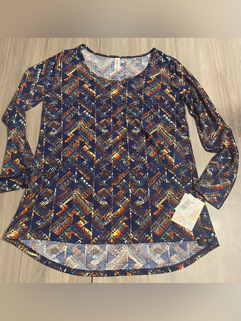 NWT LuLaRoe Lynnae Long Sleeve Top – Small – Vibrant Navy Chevron Geo Print